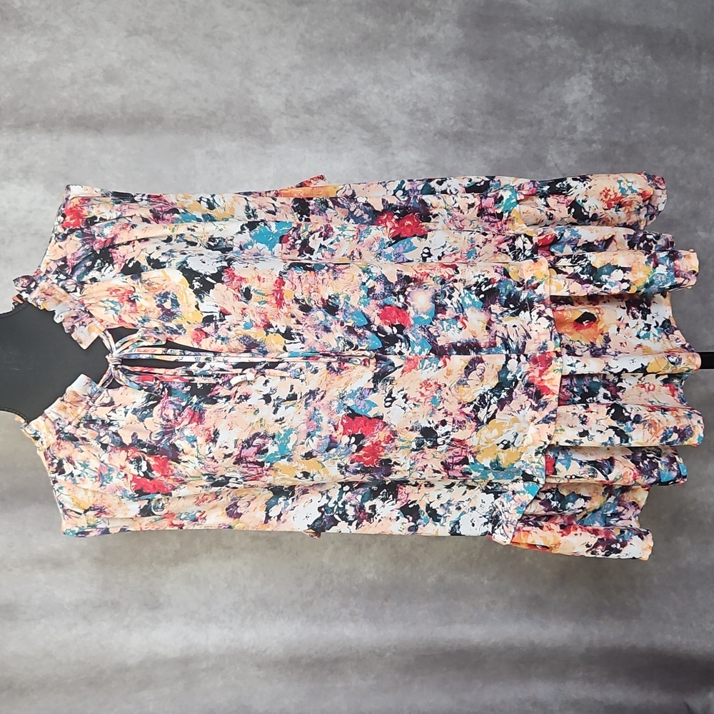 Boutique Sleeveless Blouse Size 3X Multicolor Abstract, Ruffle Hem & Tie Neck